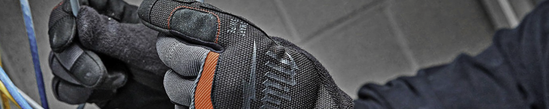 Electric Safety Gloves | GarageAndFab.com | Munro Industries gf-1001030501141105