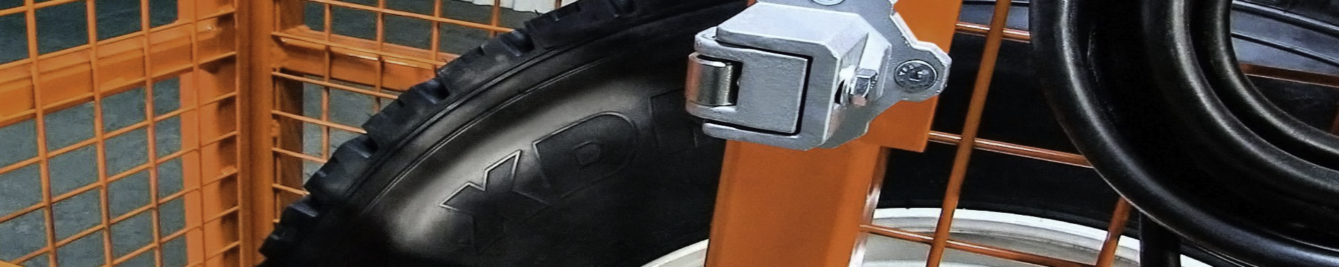 Tire Stands & Cages | GarageAndFab.com | Munro Industries gf-100103081213